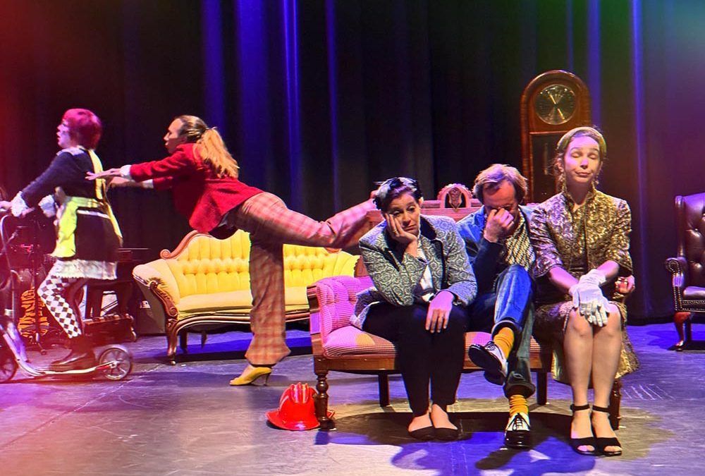 Théâtre – La Cantatrice Chauve au TLF par La Déboussole :  une pièce qui décoiffe !!