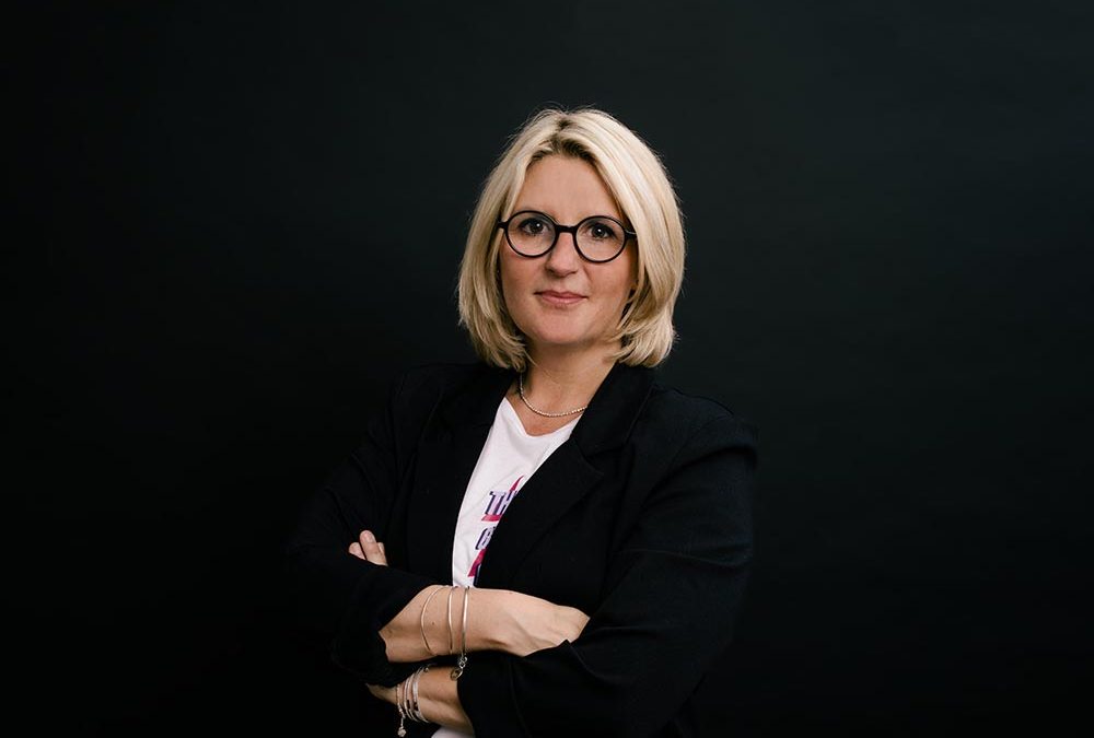 Véronique Gallo en Californie : « Femme de vie », son nouveau spectacle sur les joies et les défis de la quarantaine au féminin