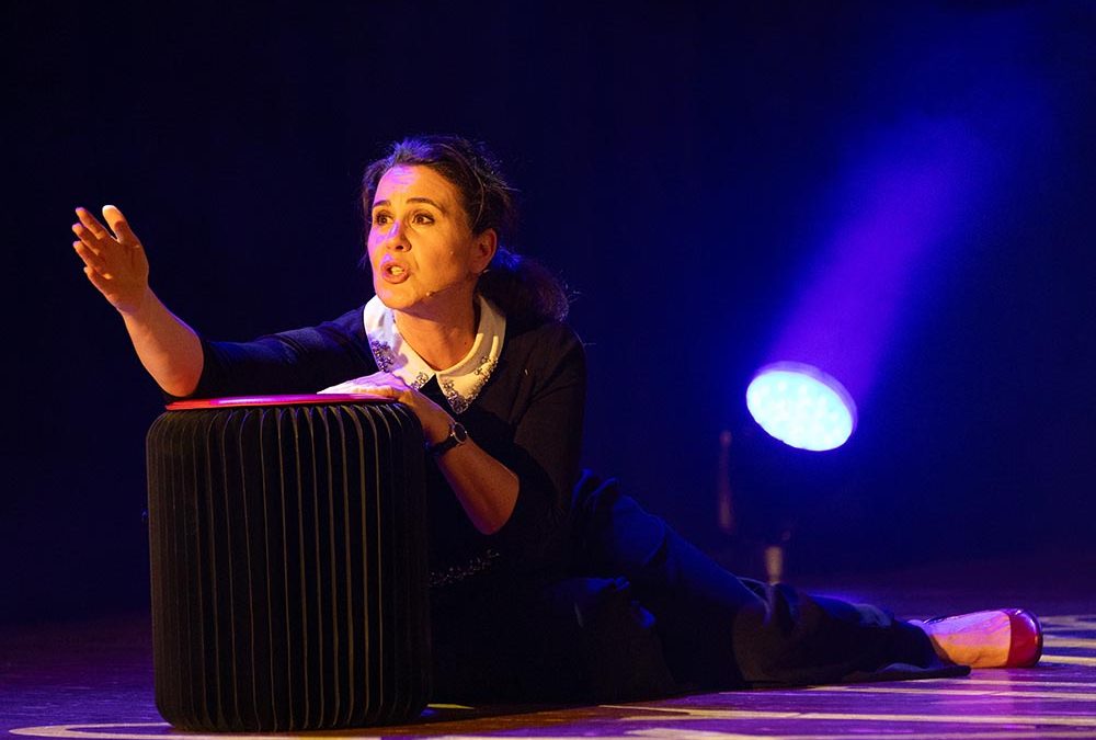 10 Million Views for French Comedian Antonia de Rendinger On Tour in California