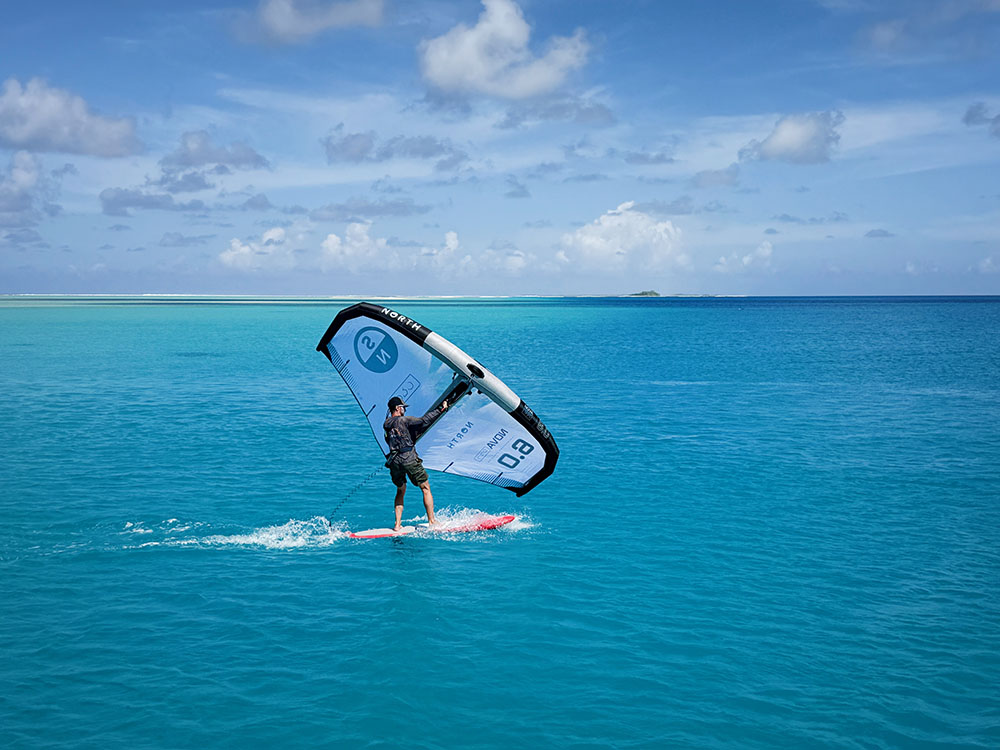 Le paradis en Polynésie ? Un catamaran au mouillage entre kite, wing foil, plongée et lagon turquoise à Fakarava Sud