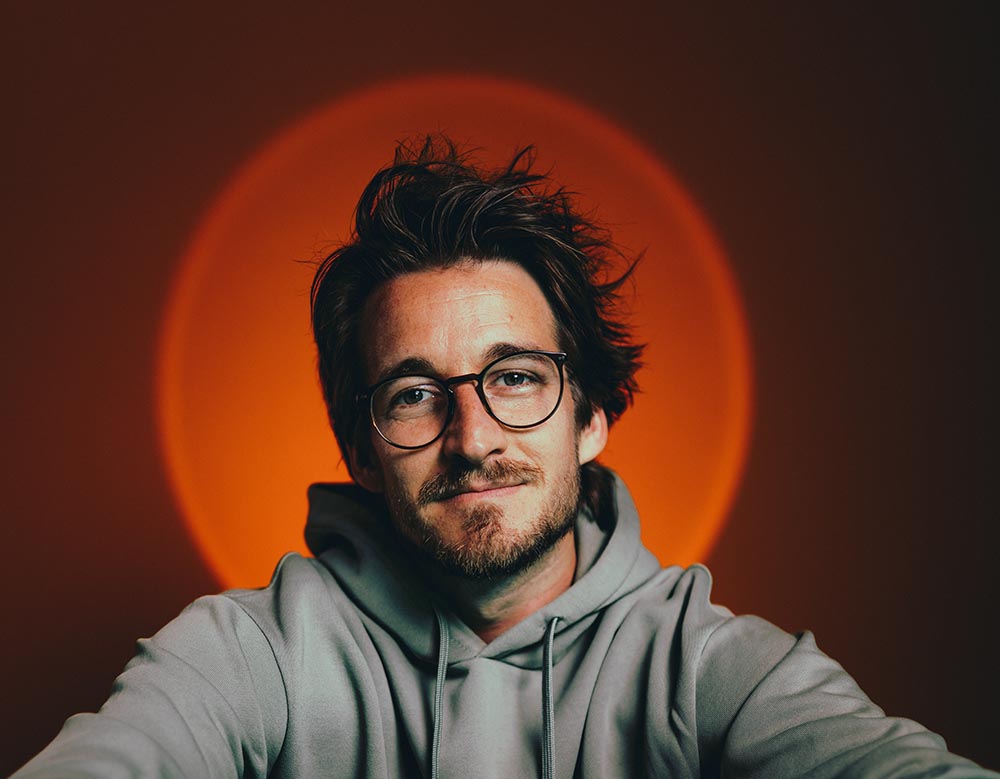 Jérémy Charbonnel : l’humoriste français présente SEUL TOUT dans la Baie